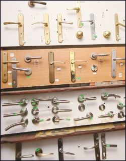 ZÁMKY - KOVÁNÍ -TREZORY -  KLÍČE